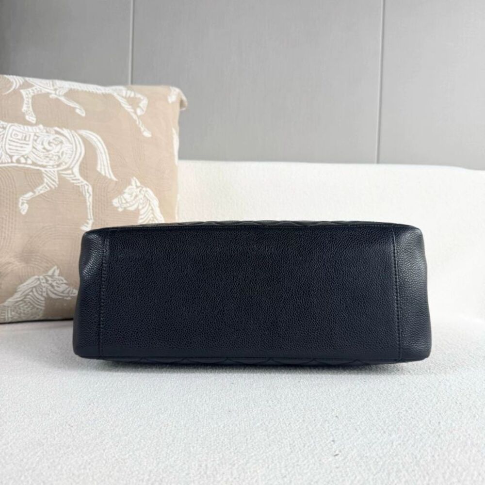 Chanel Women Pre-Loved Bag Very Good Condition - Picture 5 of 9